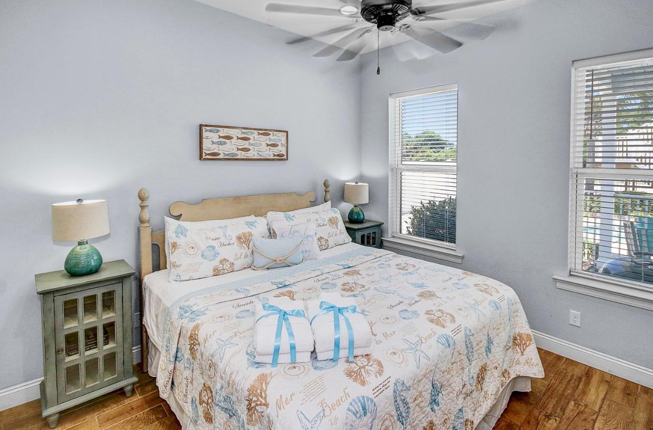 5 Bed, 5 Bath Home/only A 3 Minute Walk To The Beach! Sleeps 12 Panama City Beach