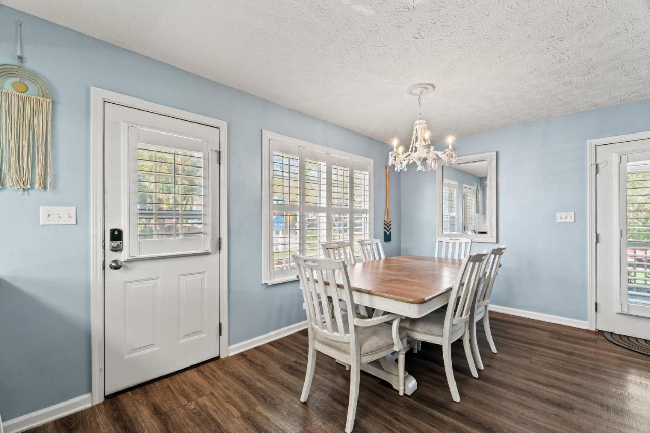 Contemporary / West End Pcb / Available Now! / Perfect For Family Holiday home *