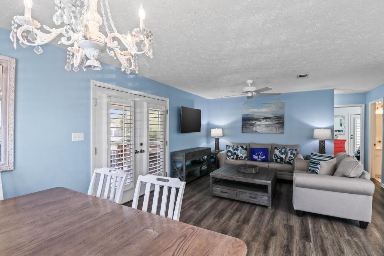 Contemporary / West End Pcb / Available Now! / Perfect For Family Holiday home *