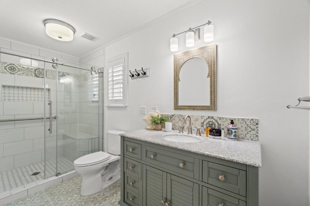 Holiday home Contemporary / West End Pcb / Available Now! / Perfect For Family