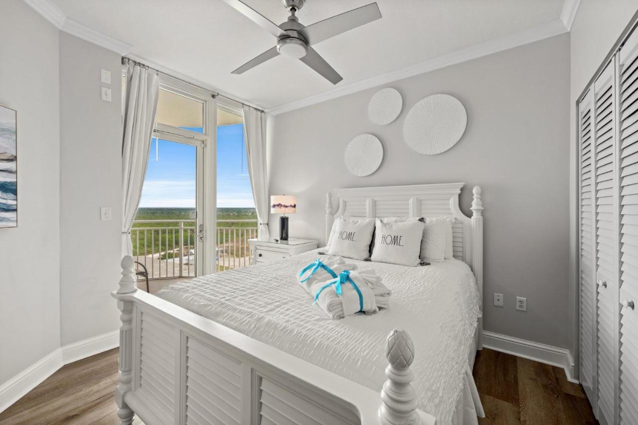 Luxury Beachfront W/ 2 Balconies! Sleeps 8! Walk To Pier Park! Holiday home