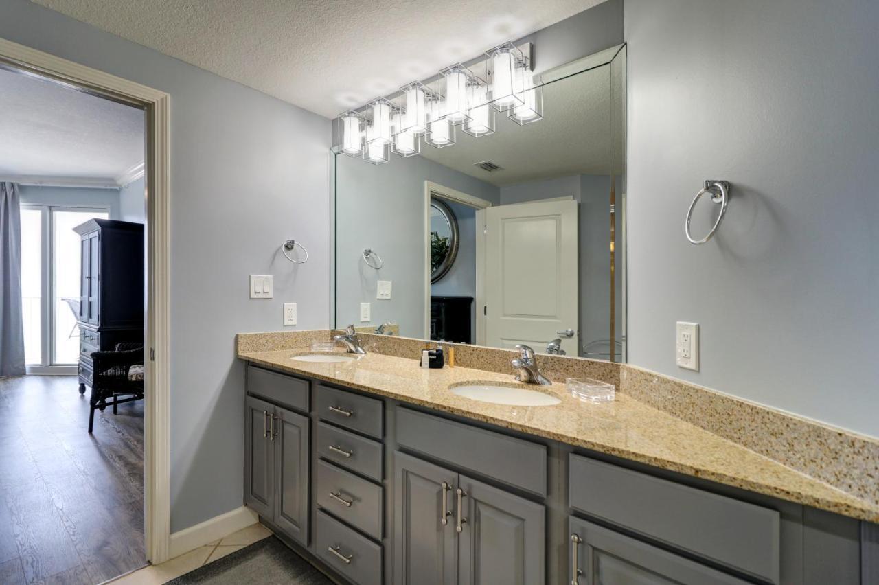 Holiday home Gulf Front Master Suite! Directly On The Beach! 3 Bedroom / 2 Ba! Sleeps 8! Panama City Beach