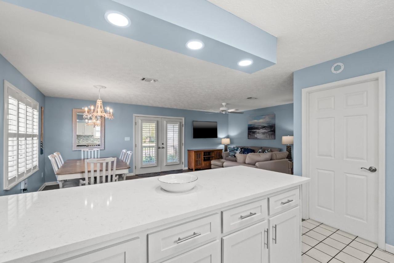 Contemporary / West End Pcb / Available Now! / Perfect For Family Holiday home *