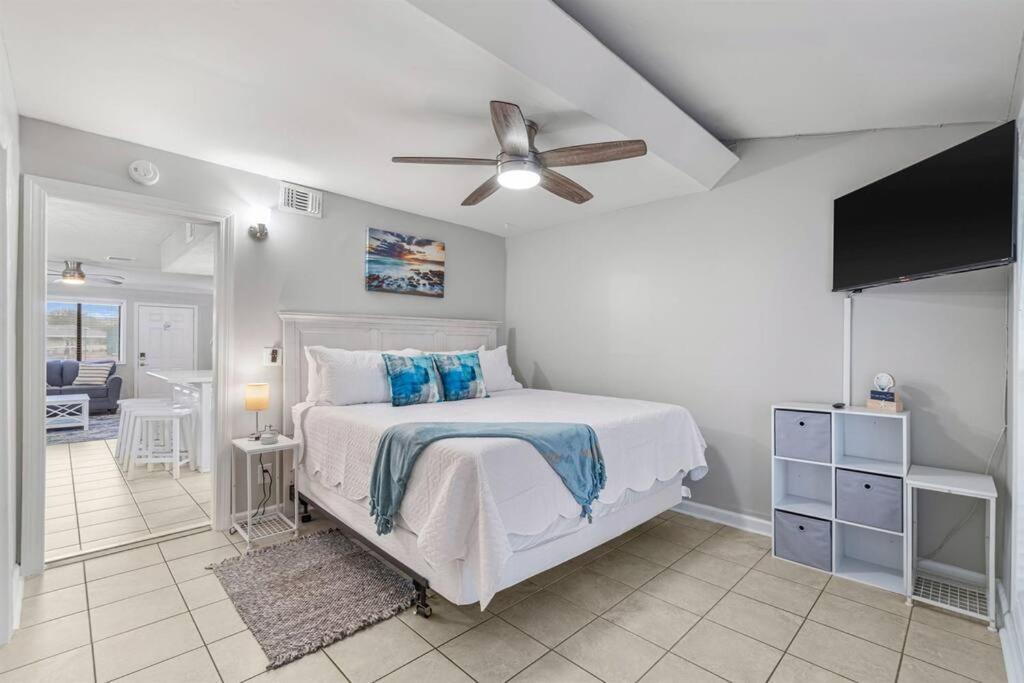 Beach, Pools, Tennis, Gulf Highlands * Panama City Beach