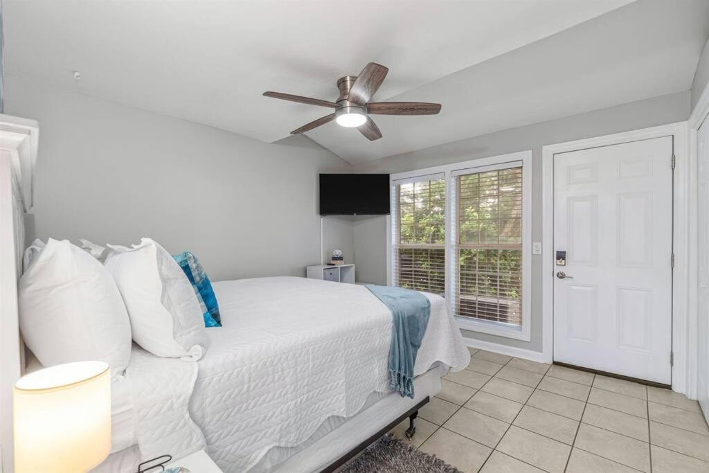 Beach, Pools, Tennis, Gulf Highlands Apartment