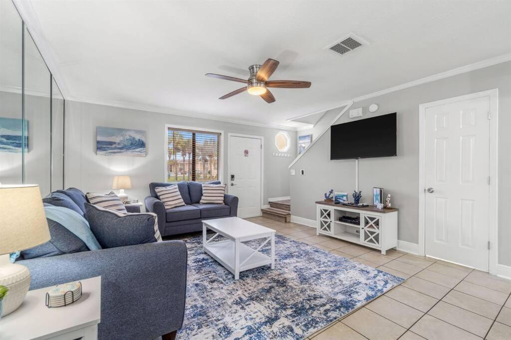 Beach, Pools, Tennis, Gulf Highlands Apartment
