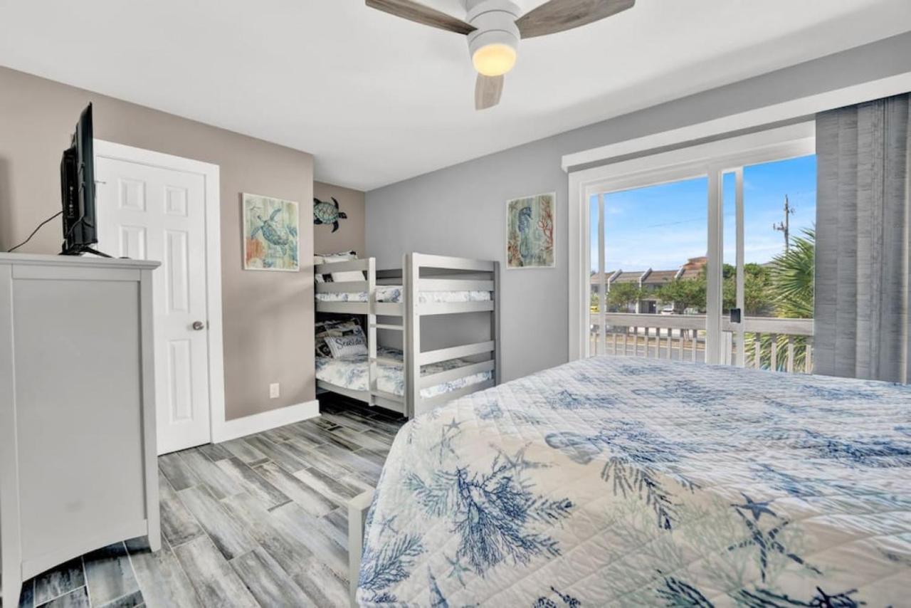 Holiday home Dog Friendly 2 Bedroom Townhome With Hot Tub And Walking Distance To *