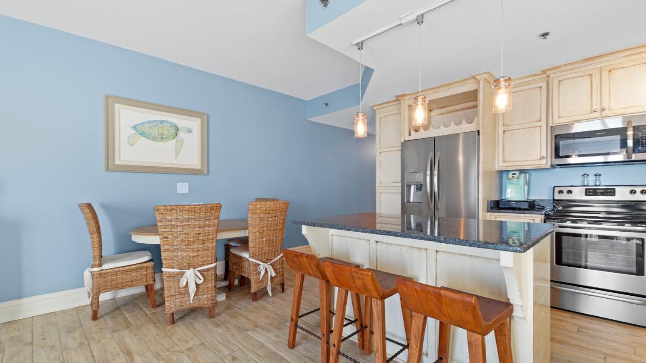 Laketown Wharf 1805 Apartment *