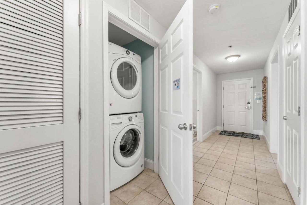Laketown Wharf 1921 Apartment