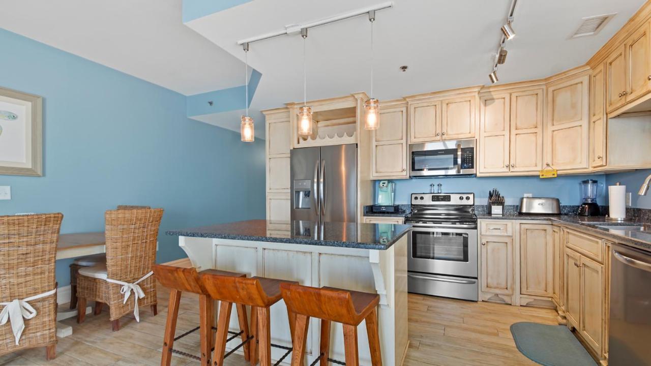 Laketown Wharf 1805 Apartment