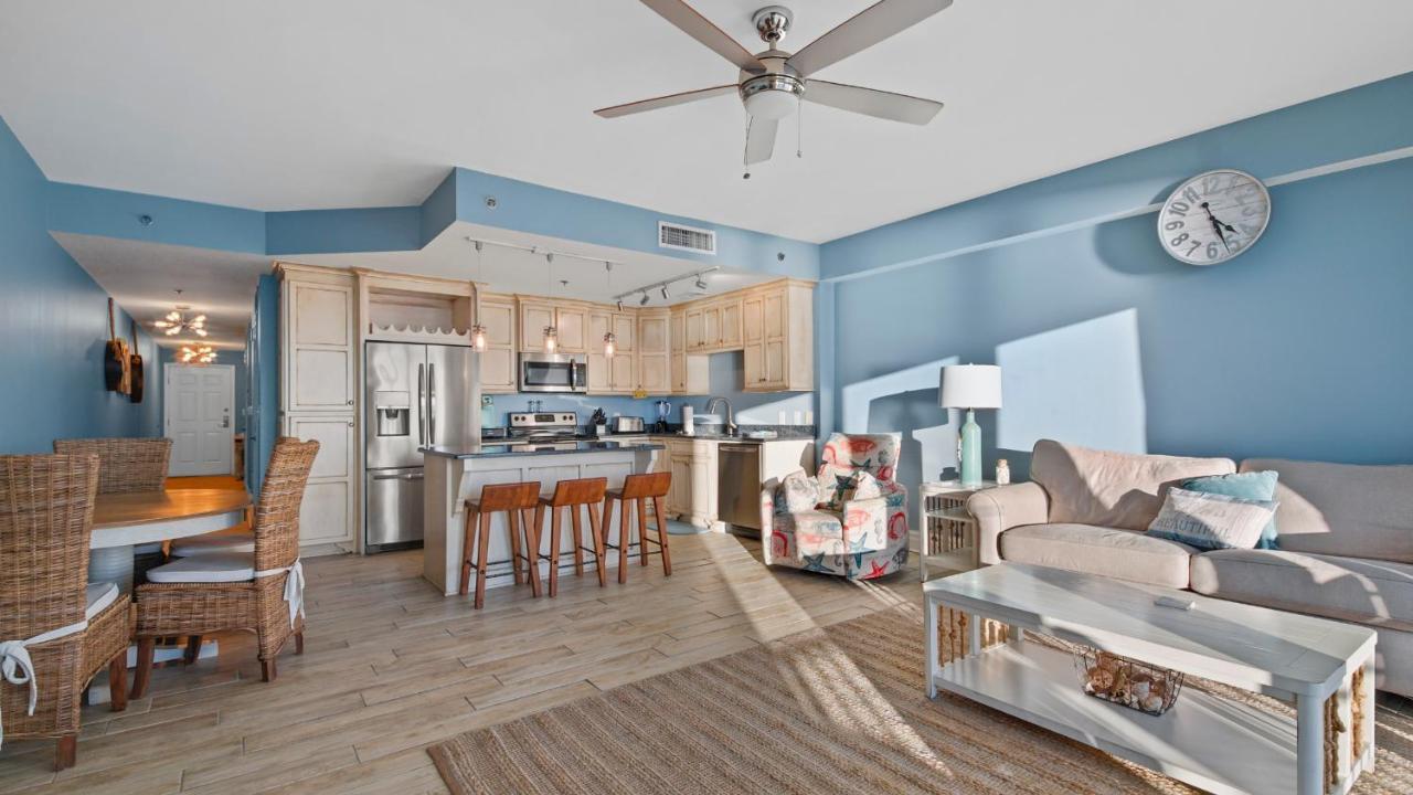 Laketown Wharf 1805 Apartment