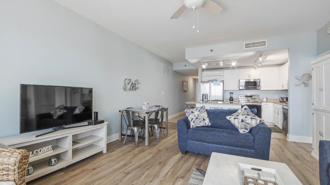 Laketown Wharf 0627 *