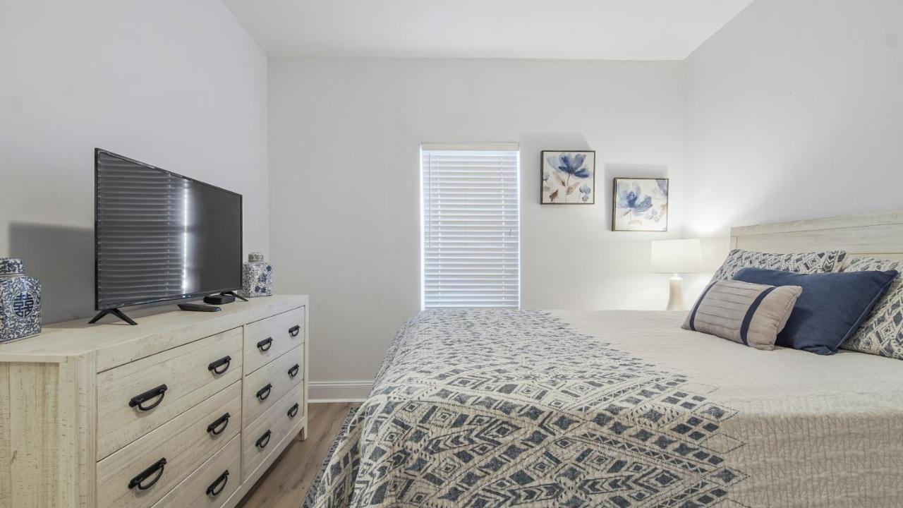 Laketown Wharf 0627 Apartment *
