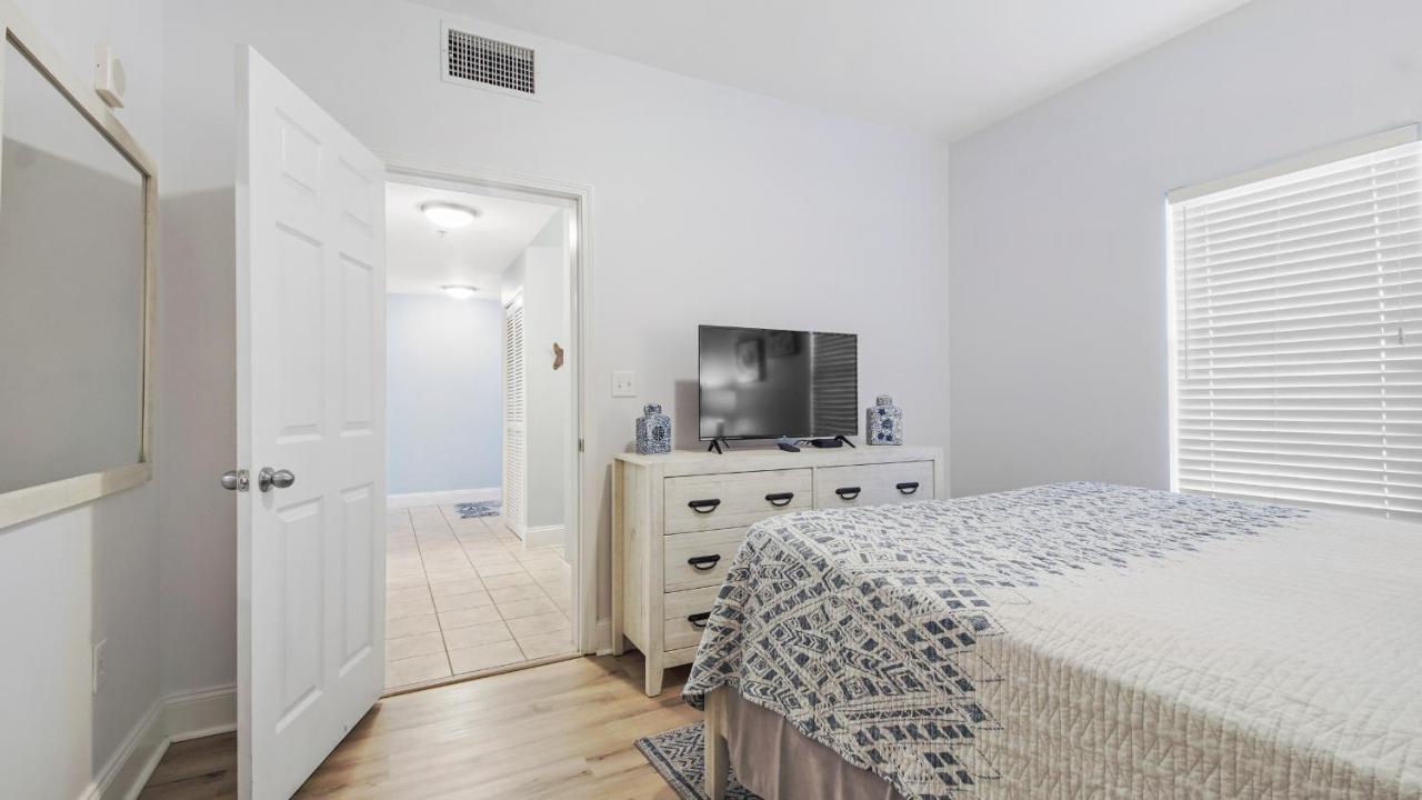 Laketown Wharf 0627 Apartment *
