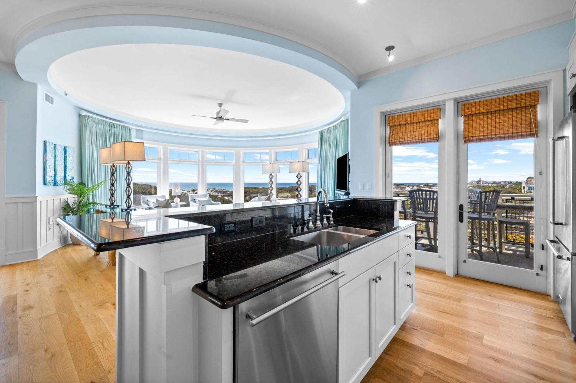 Gulf View Compass Point: Beachside With Pool Access Apartment Panama City Beach
