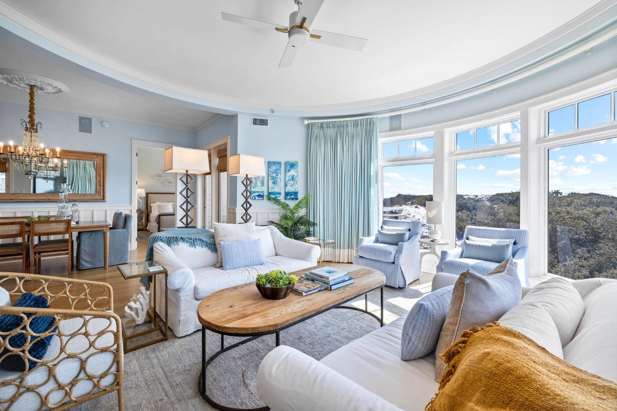 Gulf View Compass Point: Beachside With Pool Access Apartment