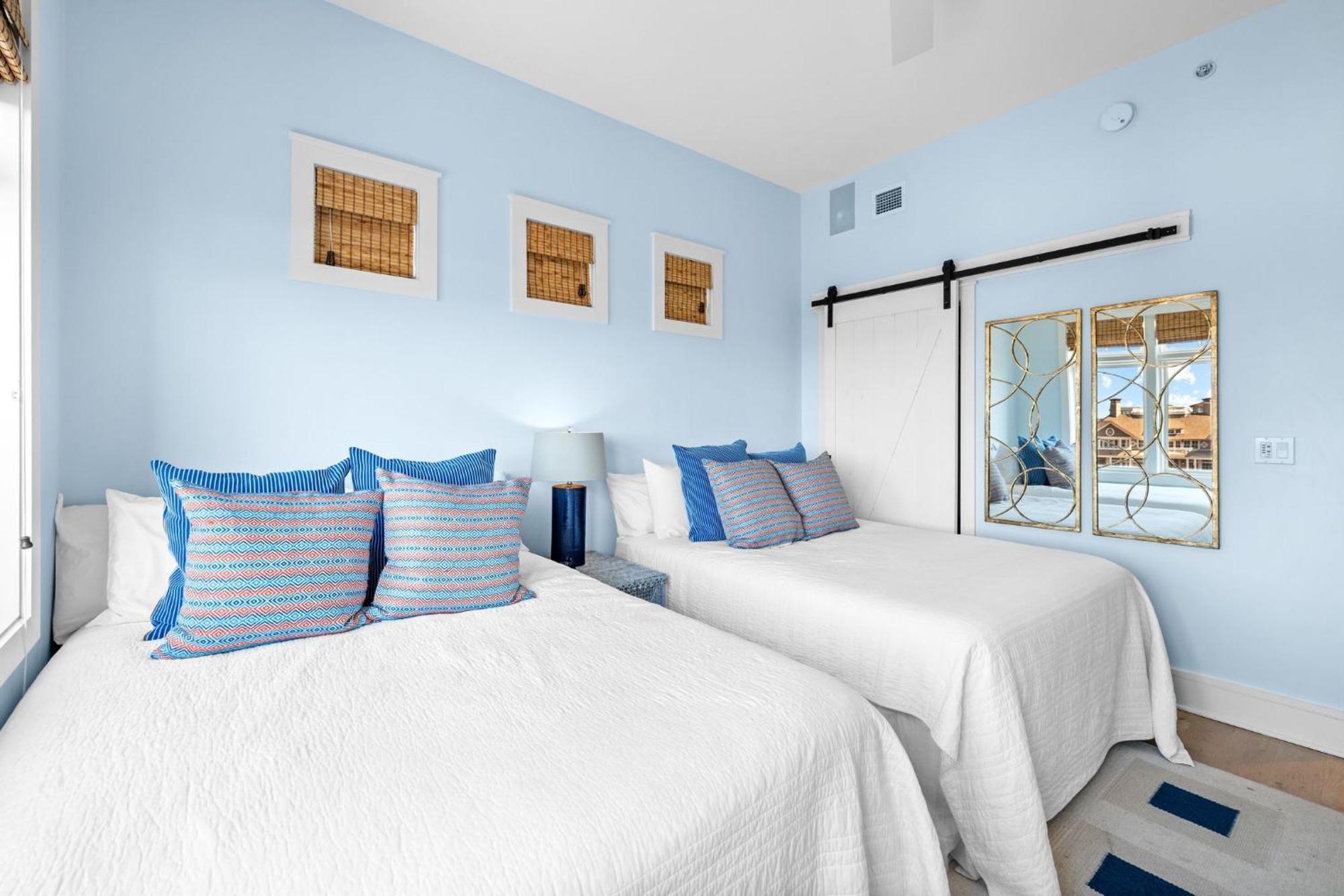 Gulf View Compass Point: Beachside With Pool Access Apartment