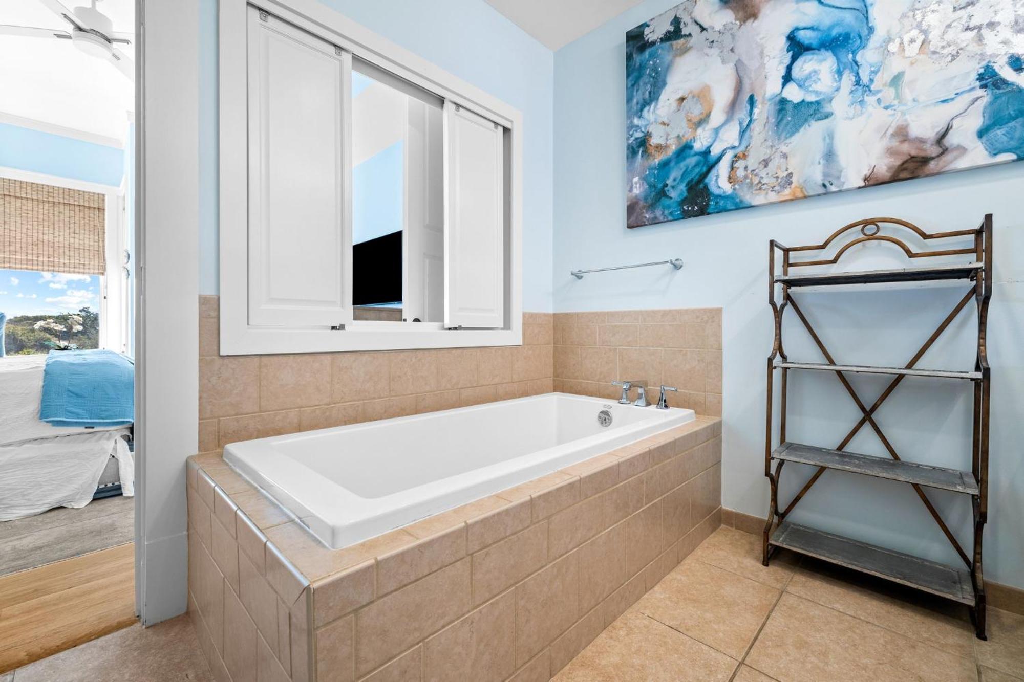 Gulf View Compass Point: Beachside With Pool Access Apartment