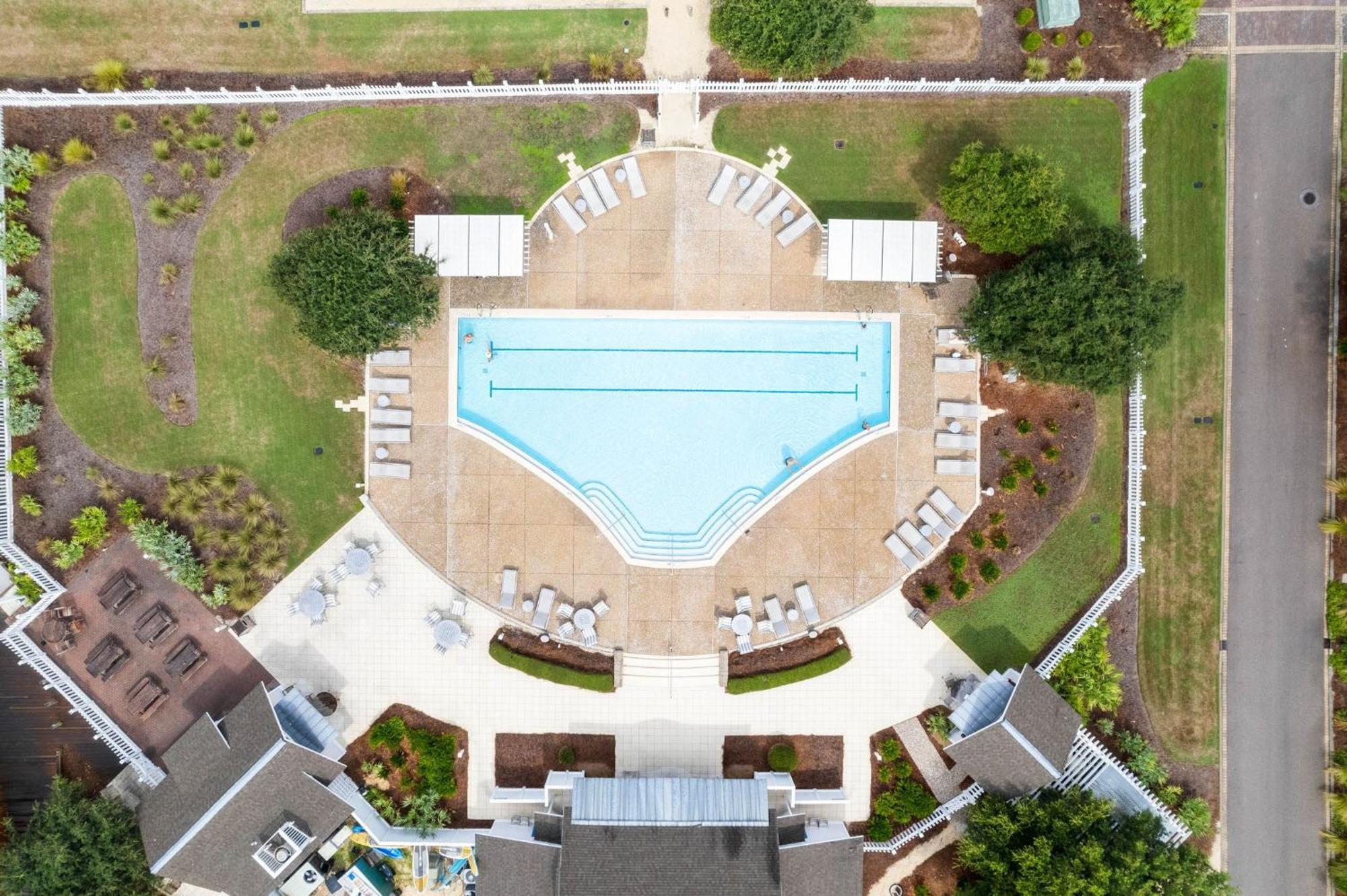 Apartment Gulf View Compass Point: Beachside With Pool Access *