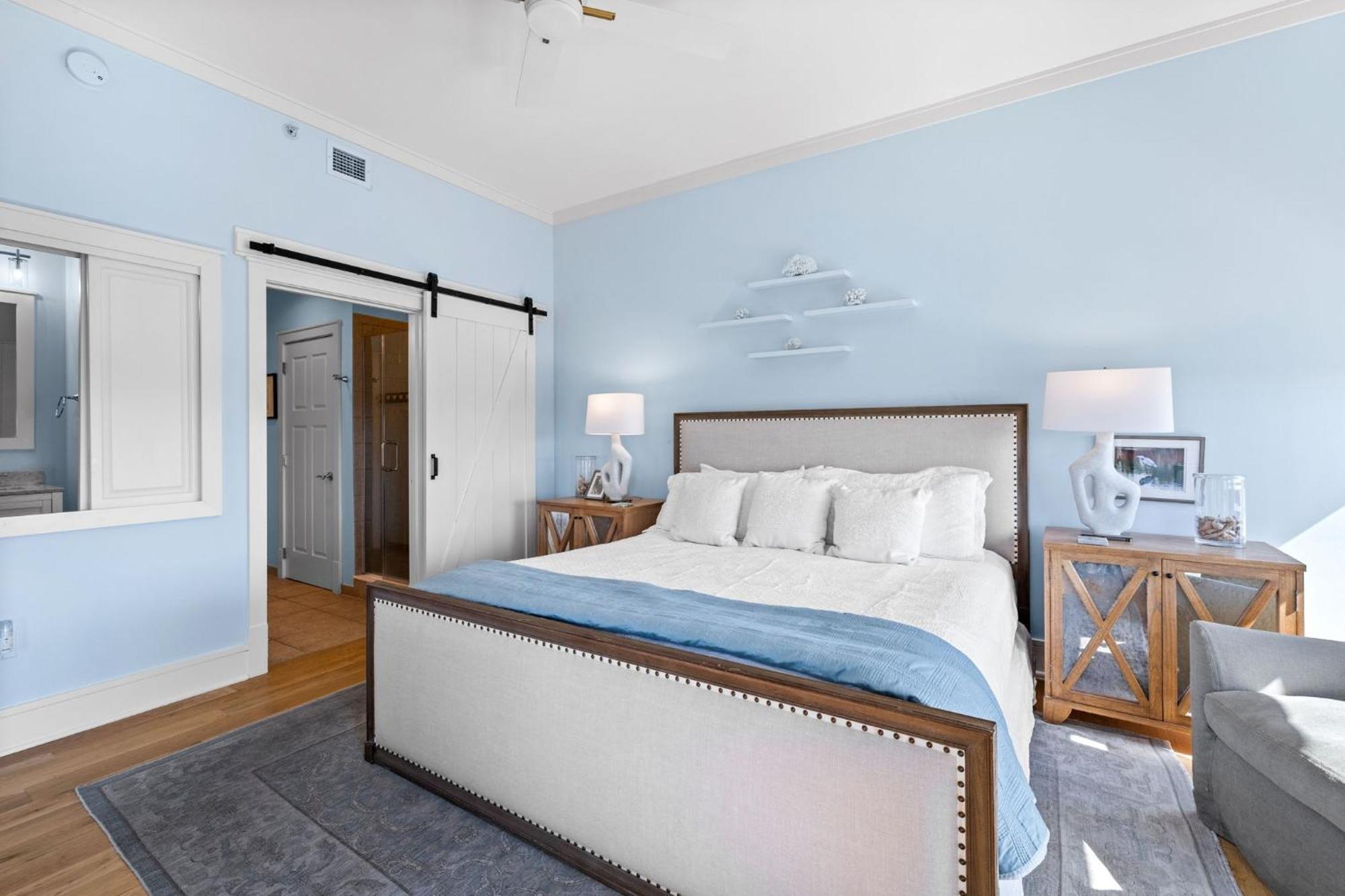 Gulf View Compass Point: Beachside With Pool Access Apartment