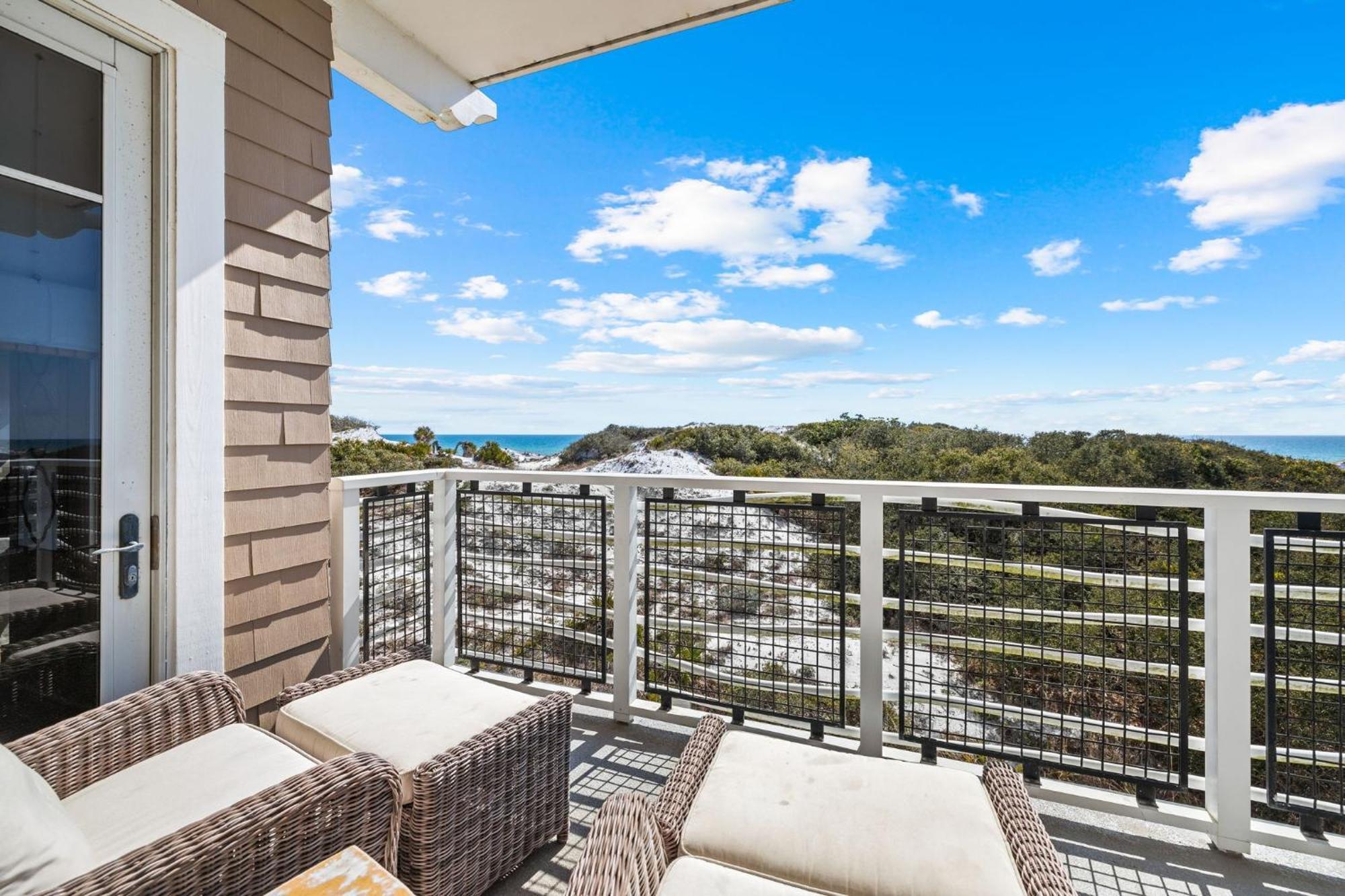 Gulf View Compass Point: Beachside With Pool Access Apartment *