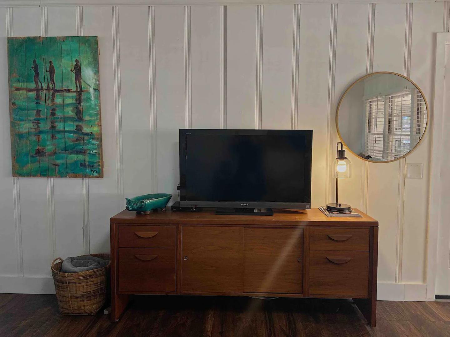 Surf Shack - Steps To The Beach, Lush Fenced Backyard Holiday home *