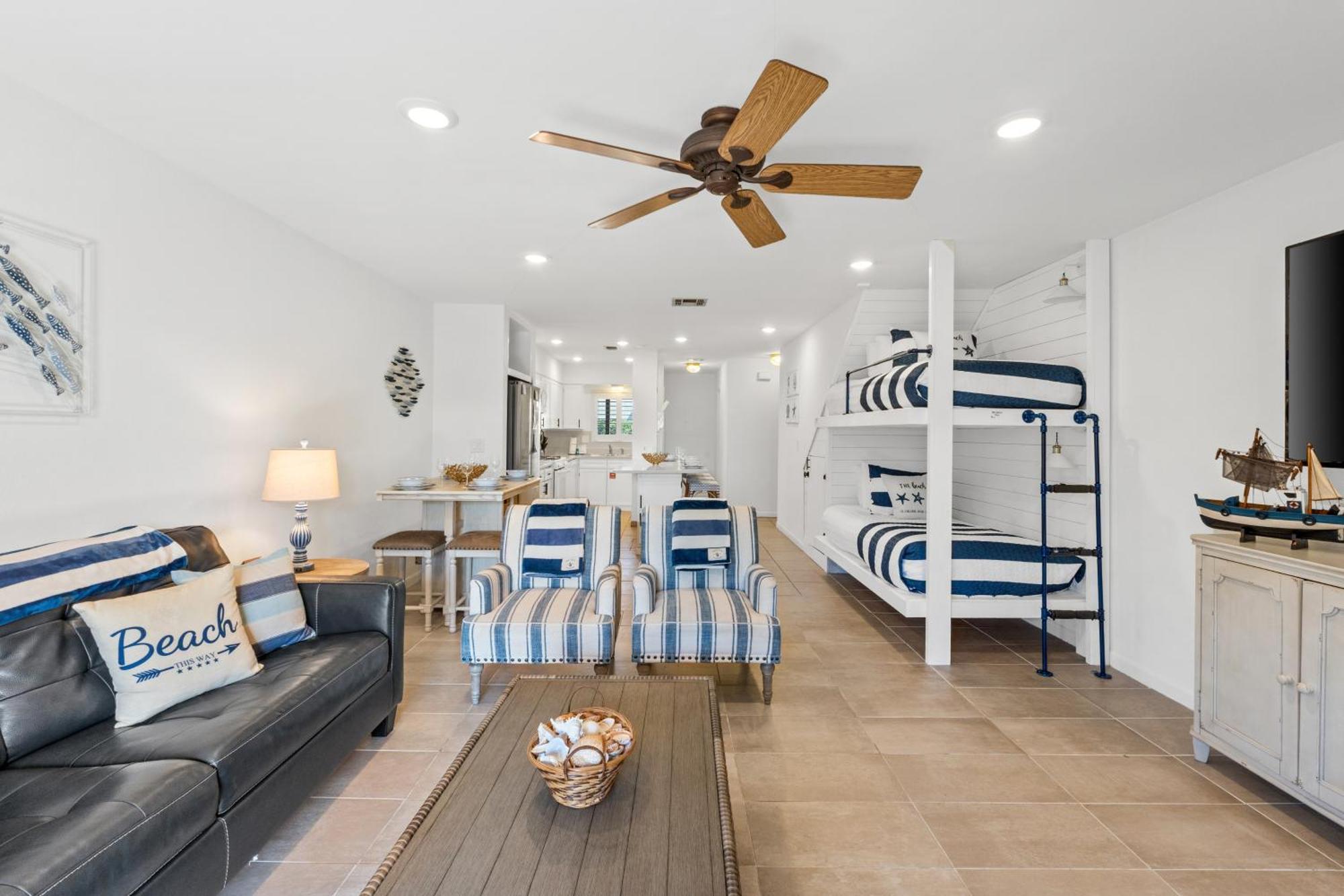 Holiday home Beachwalk 8b By Book That *