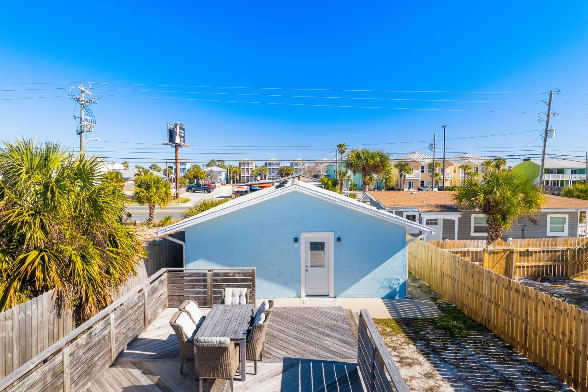 Charming House! Just Steps From The Beach! Sleeps 8! By Dolce Getaways Holiday home *