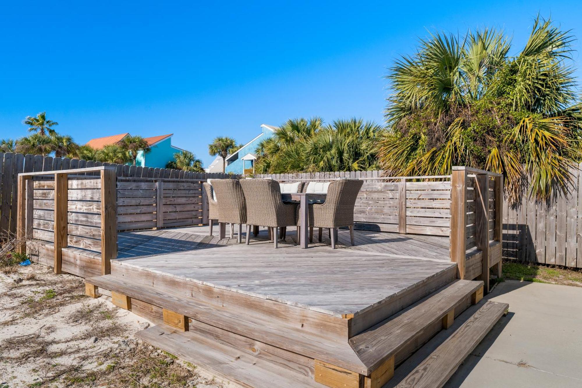 Charming House! Just Steps From The Beach! Sleeps 8! By Dolce Getaways Holiday home