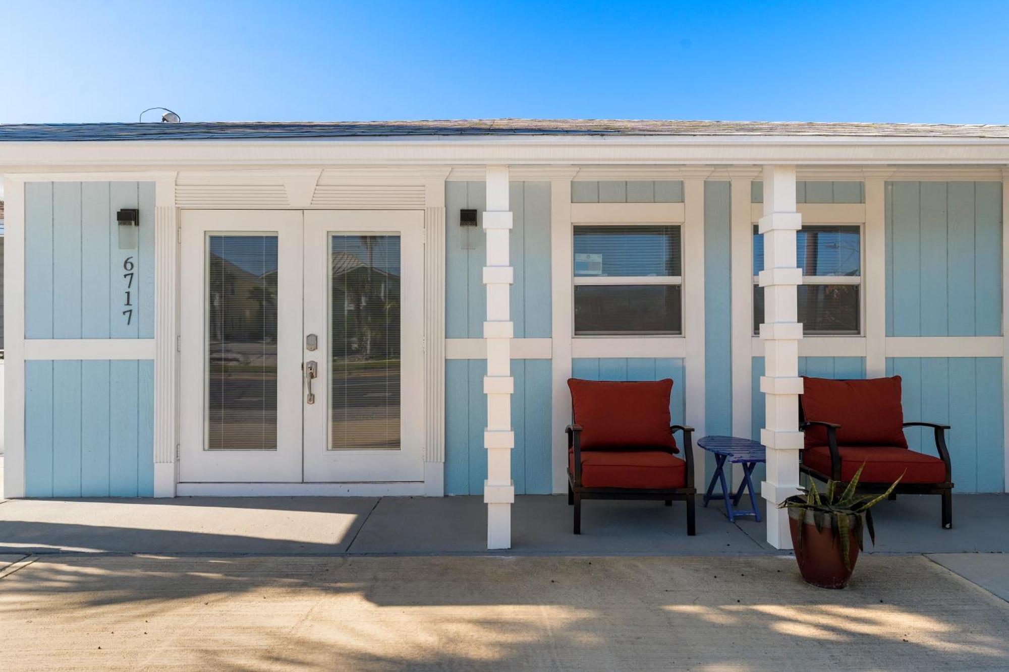 Holiday home Charming House! Just Steps From The Beach! Sleeps 8! By Dolce Getaways