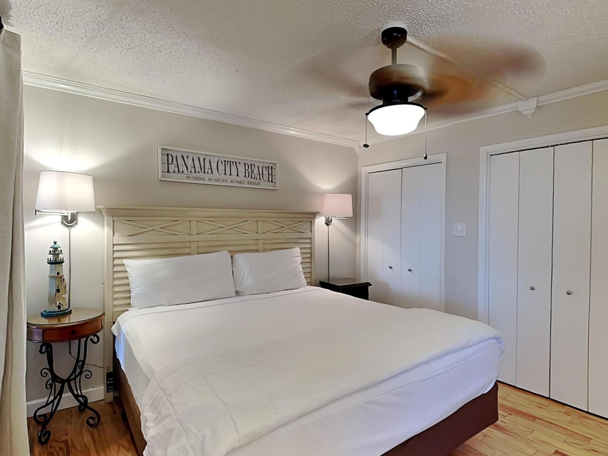 Edgewater Leeward 605 Apartment
