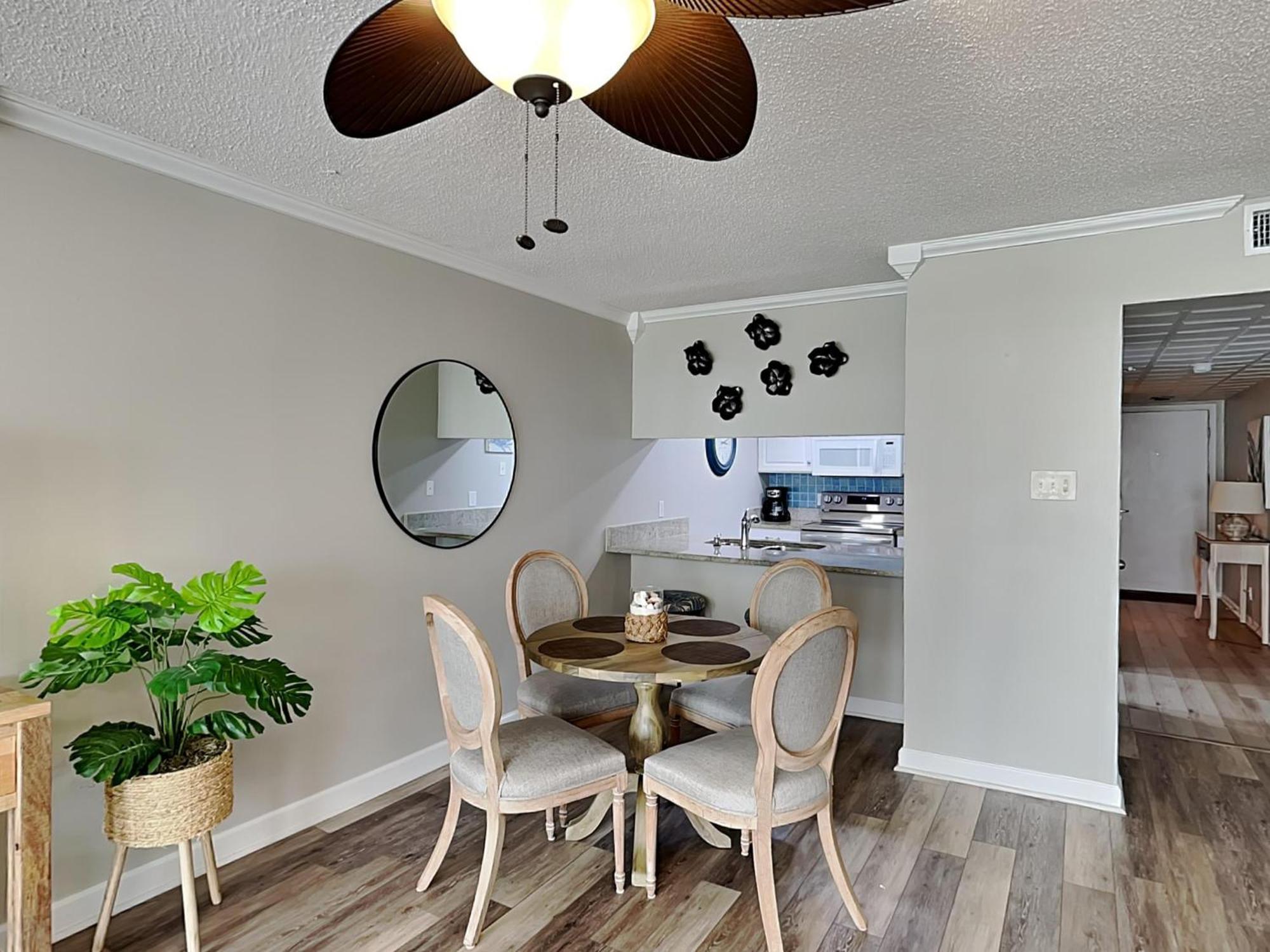 Edgewater Leeward 605 *