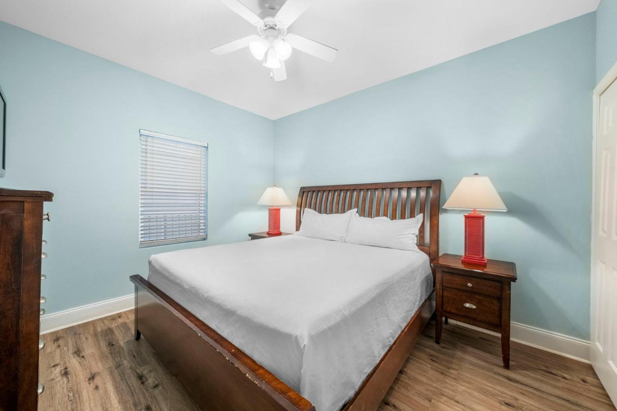 Apartment Laketown Wharf 0201