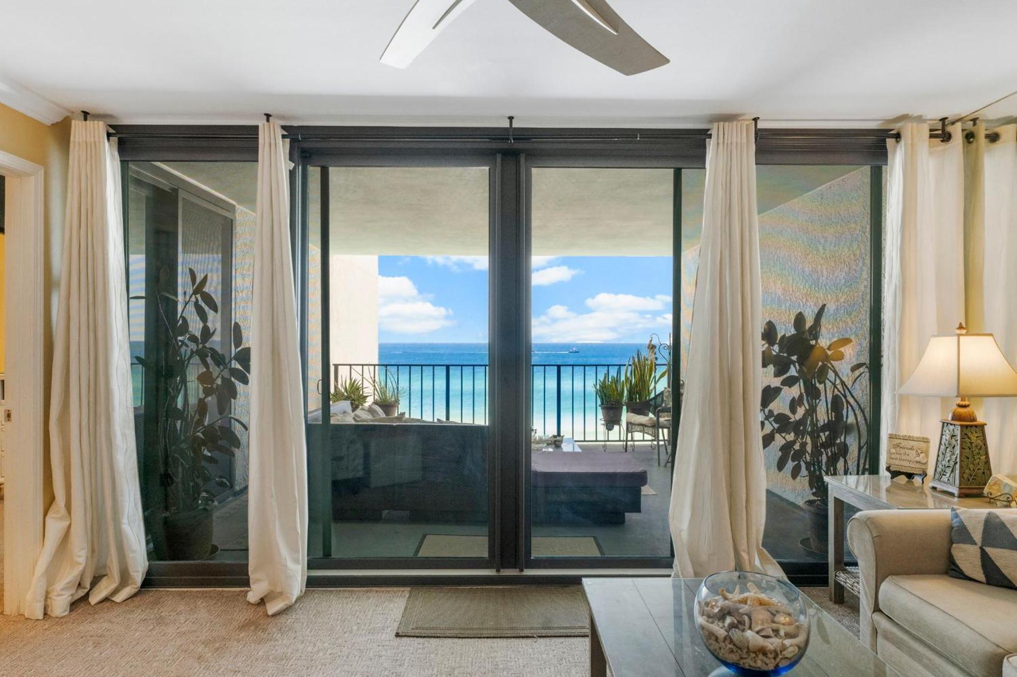 Stunning 2/2 Designer W Coastal Appeal Right On The Gulf! Holiday home *
