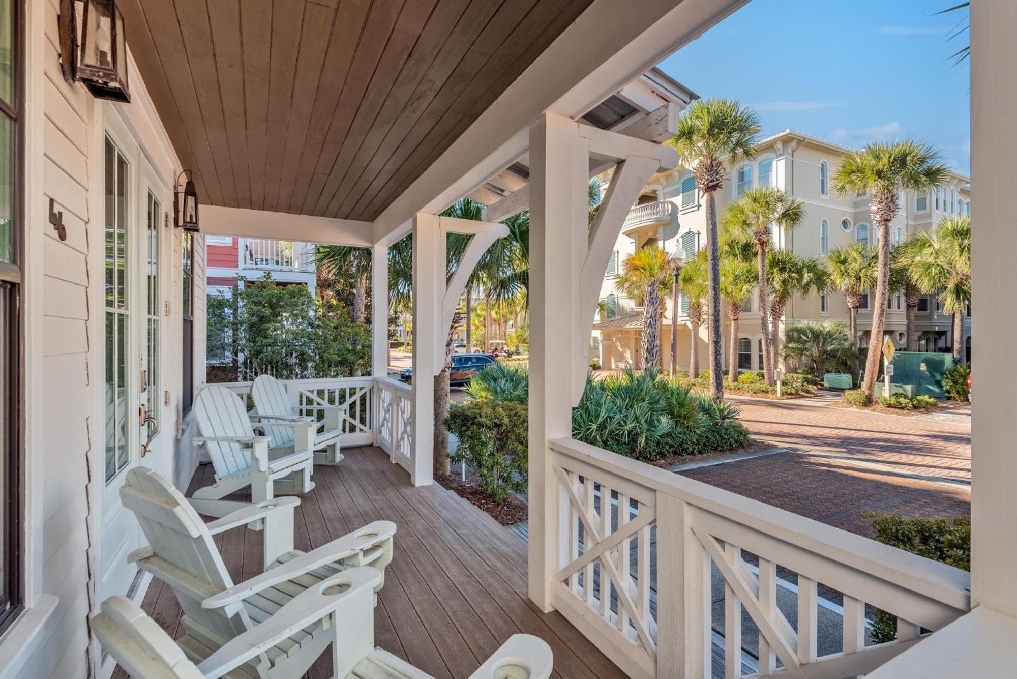 Holiday home Carefree Cottage: Beachside Retreat With Pool And Tram Access