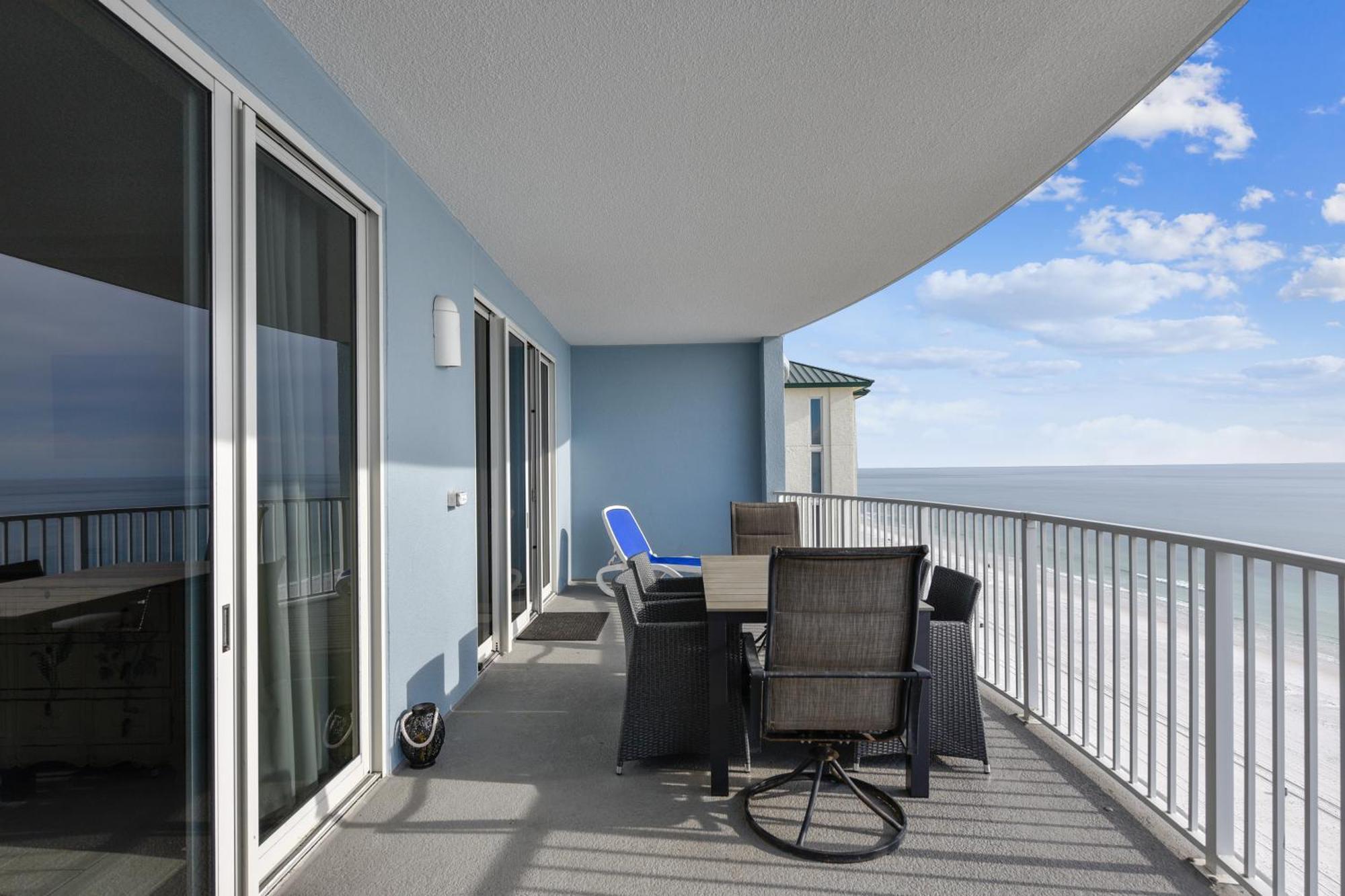 Twin Palms #1404 By Book That Holiday home