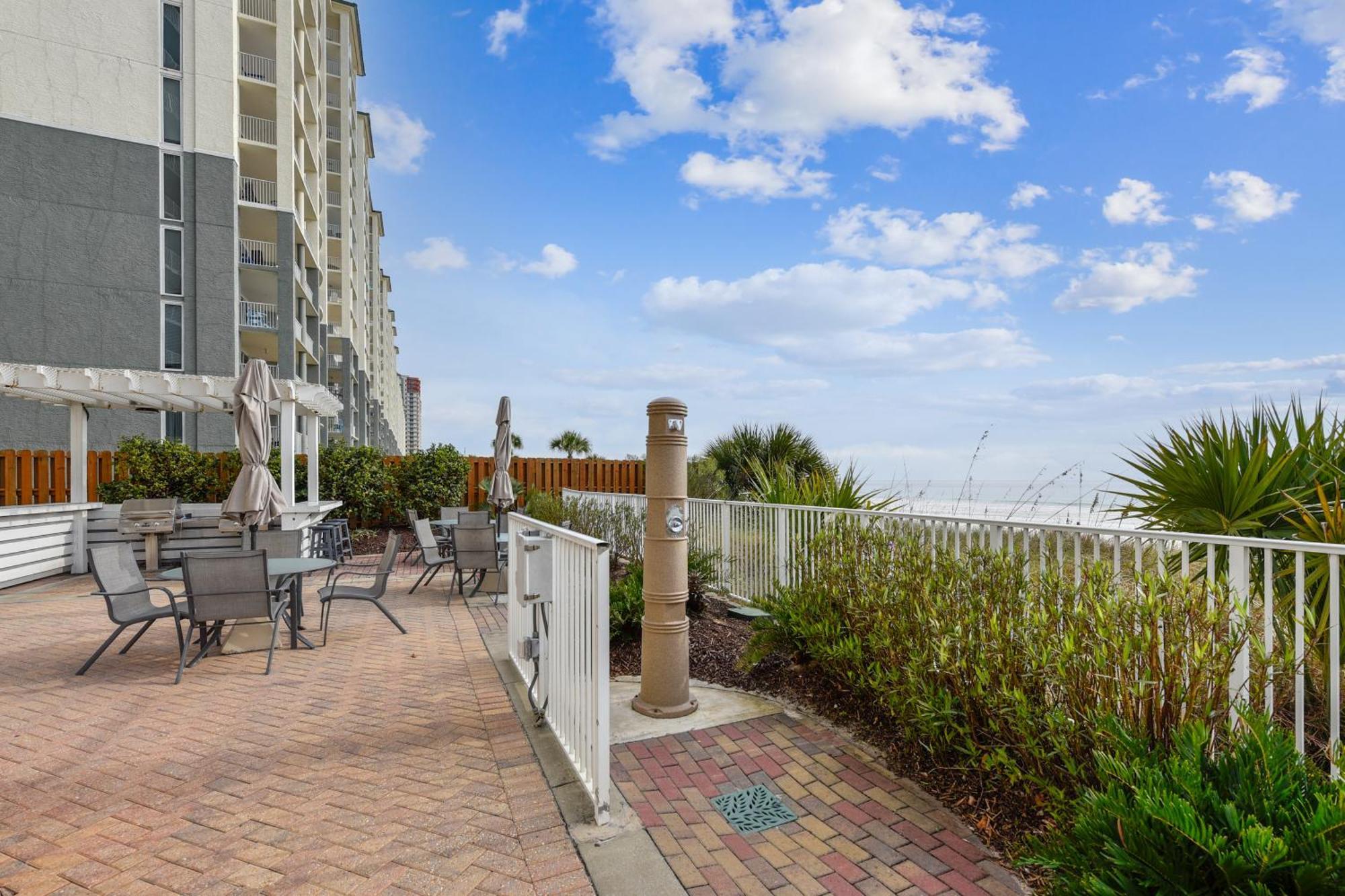 Holiday home Twin Palms #1404 By Book That