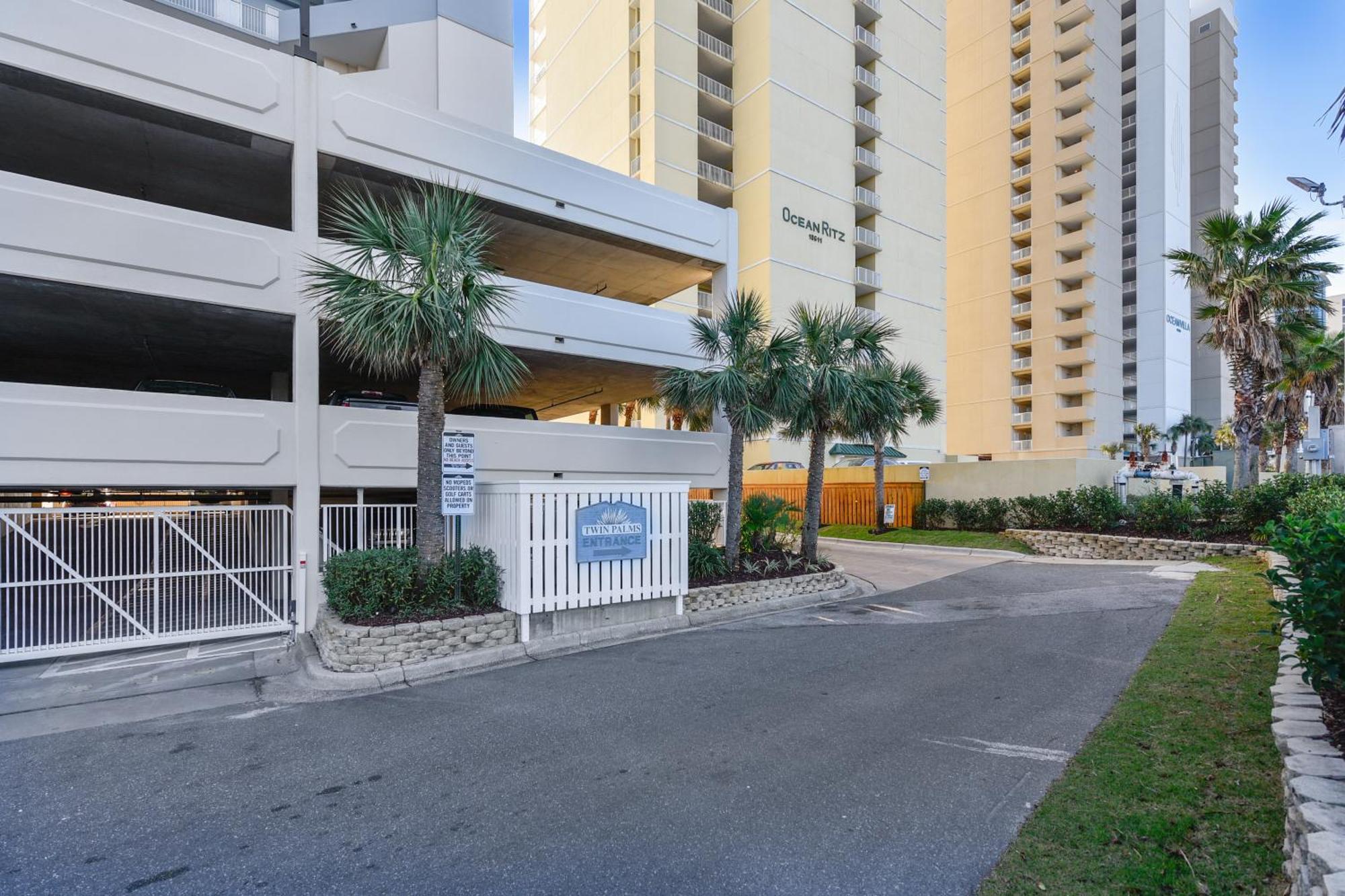 Twin Palms #1404 By Book That Holiday home *
