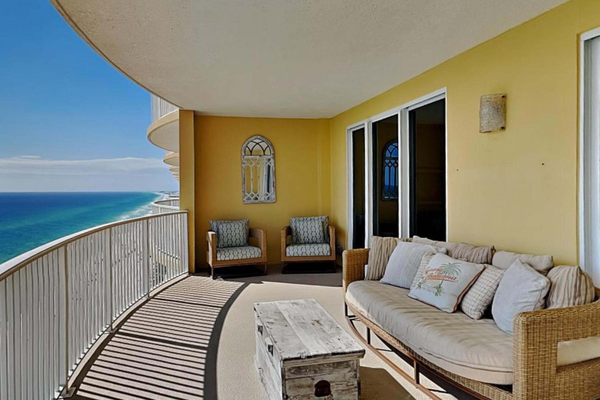 Apartment Emerald Isle Panama 2208 *