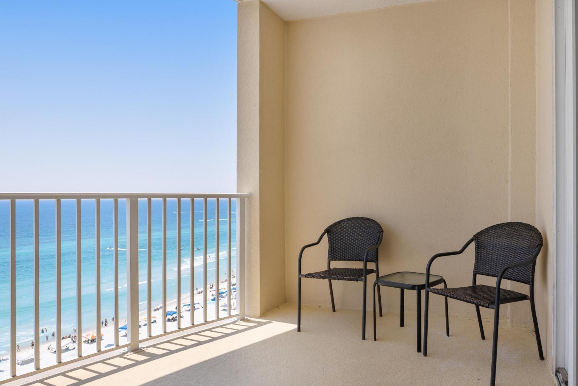 Parking Included-beachfront 2bd Ocean Villa! Gorgeous Amenities, Private Complex Holiday home *