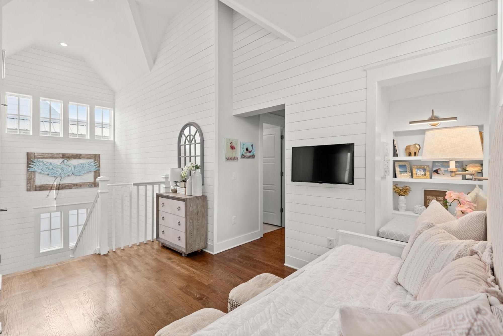 Carefree Cottage: Beachside Retreat With Pool And Tram Access Holiday home