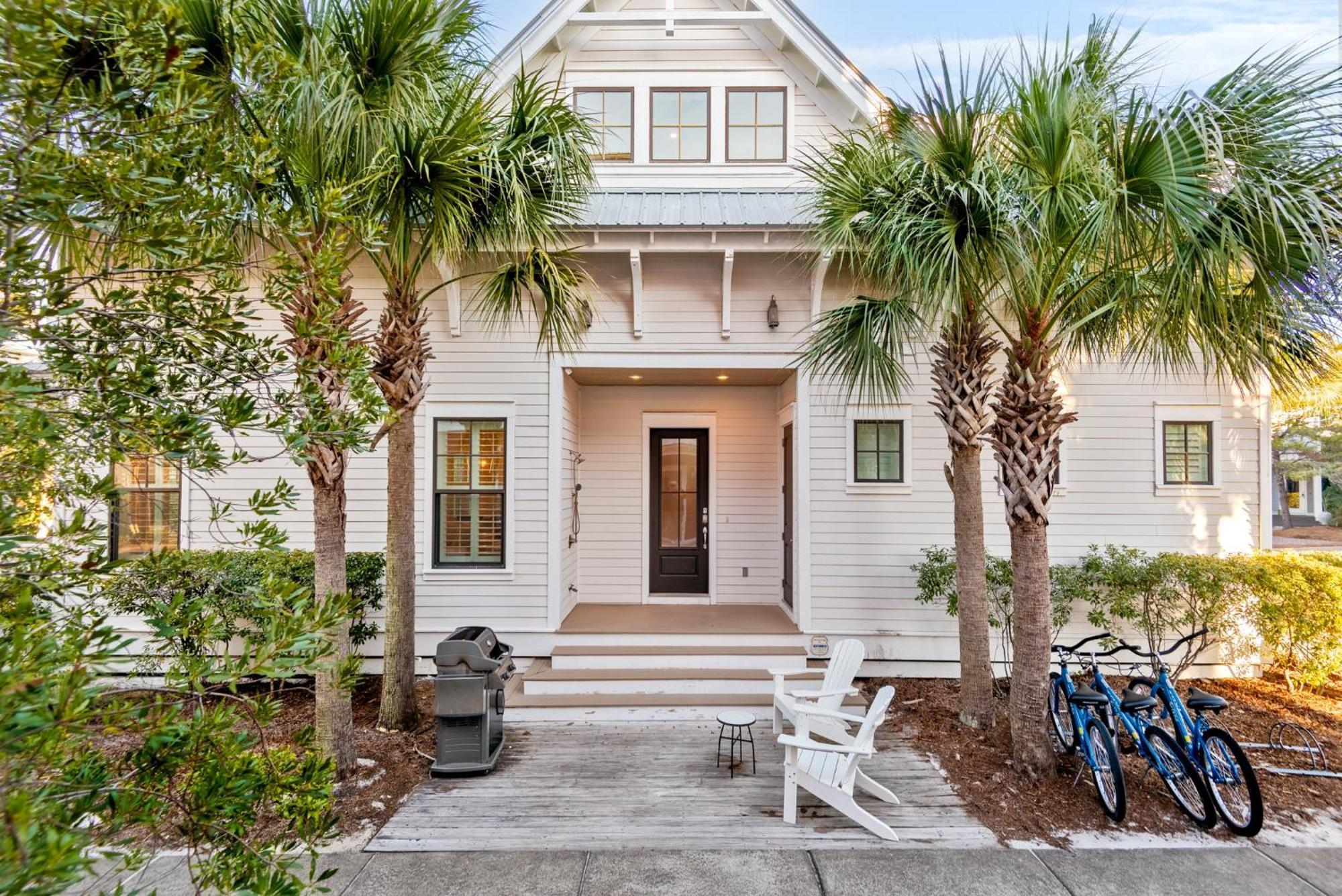 Carefree Cottage: Beachside Retreat With Pool And Tram Access Holiday home