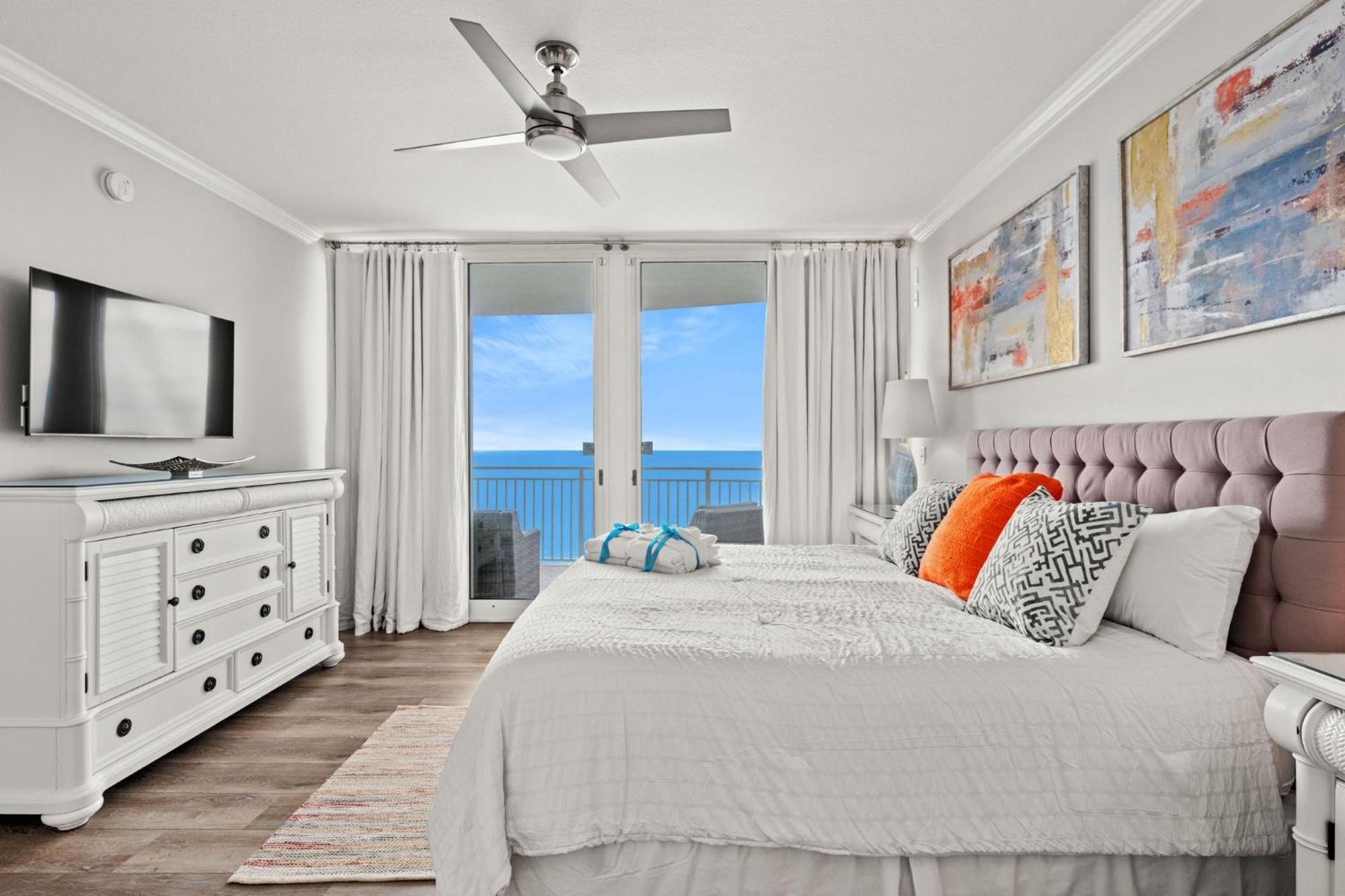 Luxury Beachfront W/ 2 Balconies! Sleeps 8! Walk To Pier Park! Holiday home Panama City Beach