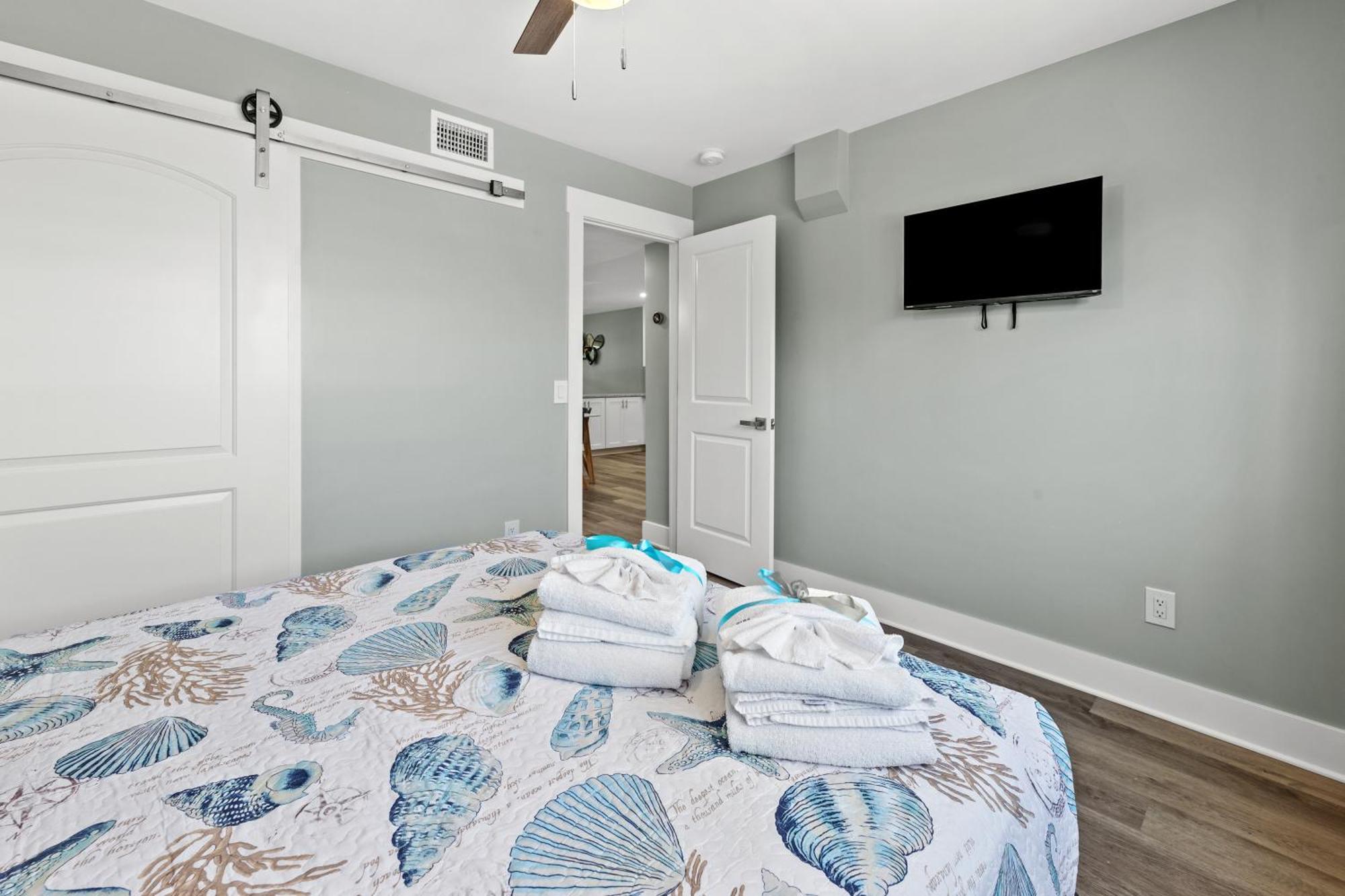 Welcome To Dolphin Fun A! Brand New Duplex! Walk To The Beach! Holiday home *