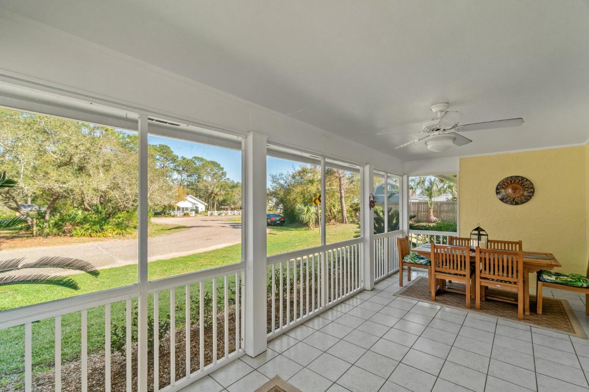 Holiday home Contemporary / West End Pcb / Available Now! / Perfect For Family