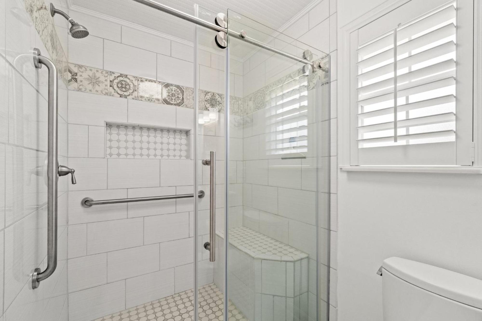 Contemporary / West End Pcb / Available Now! / Perfect For Family Holiday home