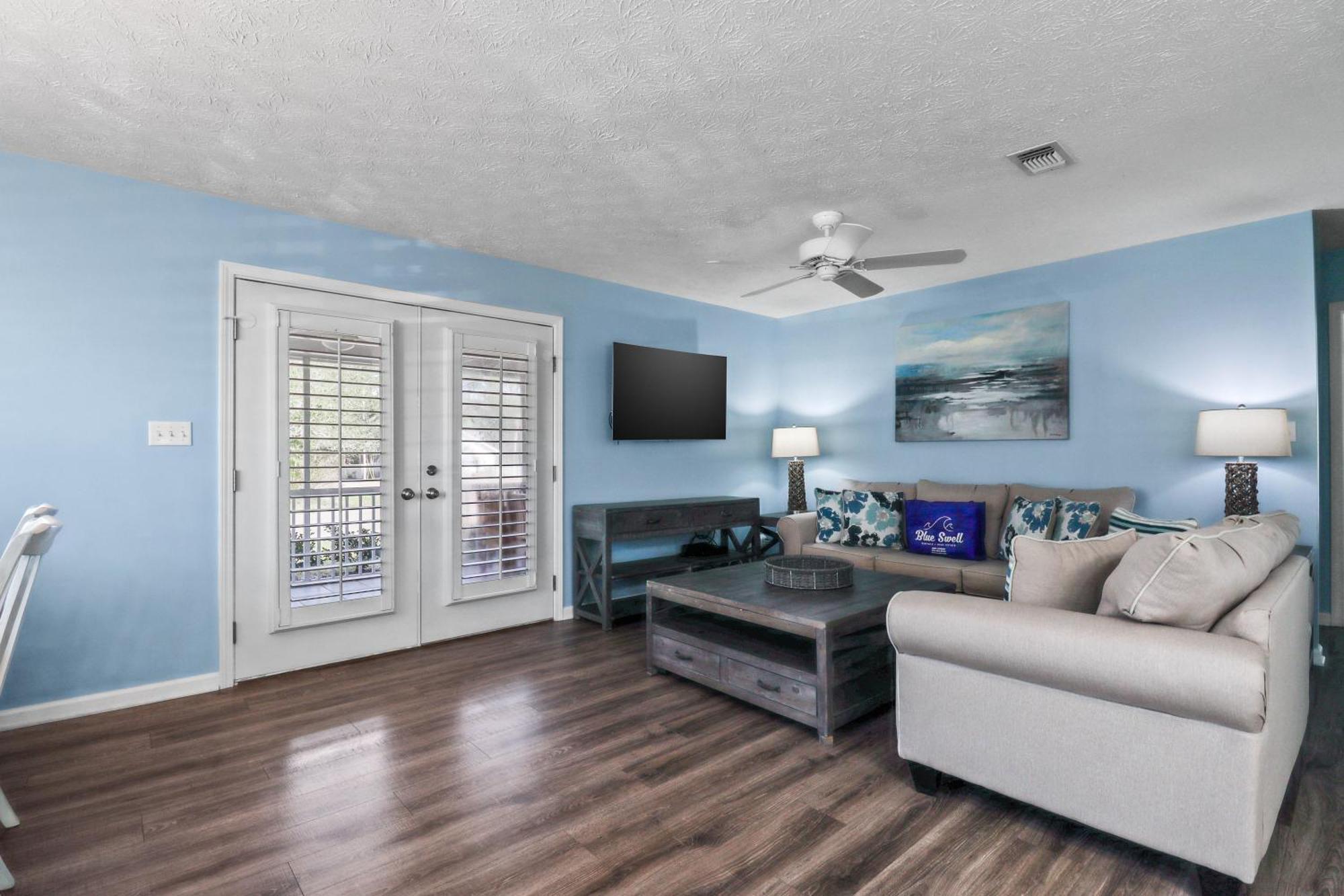 Holiday home Contemporary / West End Pcb / Available Now! / Perfect For Family *
