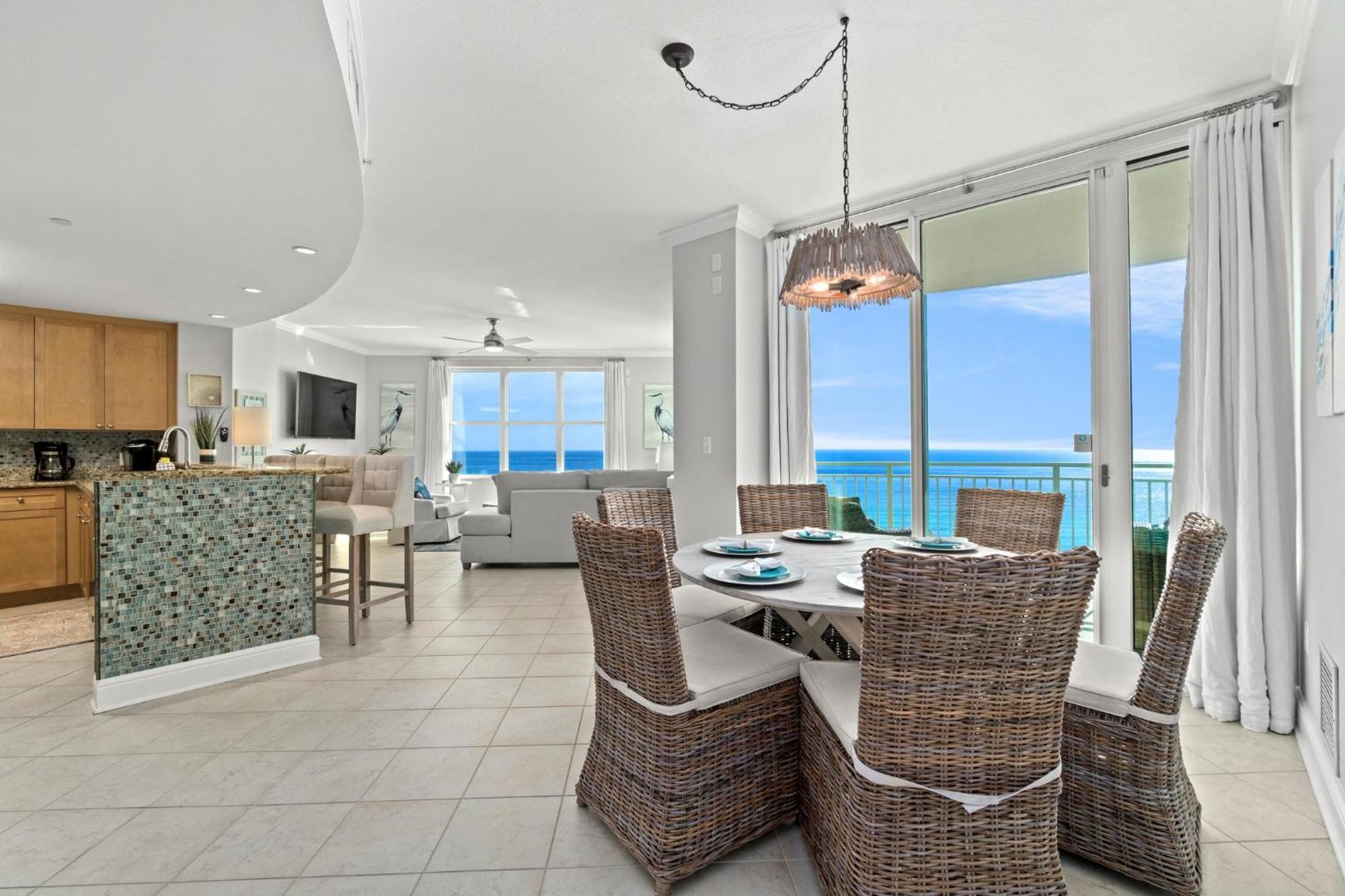 Luxury Beachfront W/ 2 Balconies! Sleeps 8! Walk To Pier Park! *