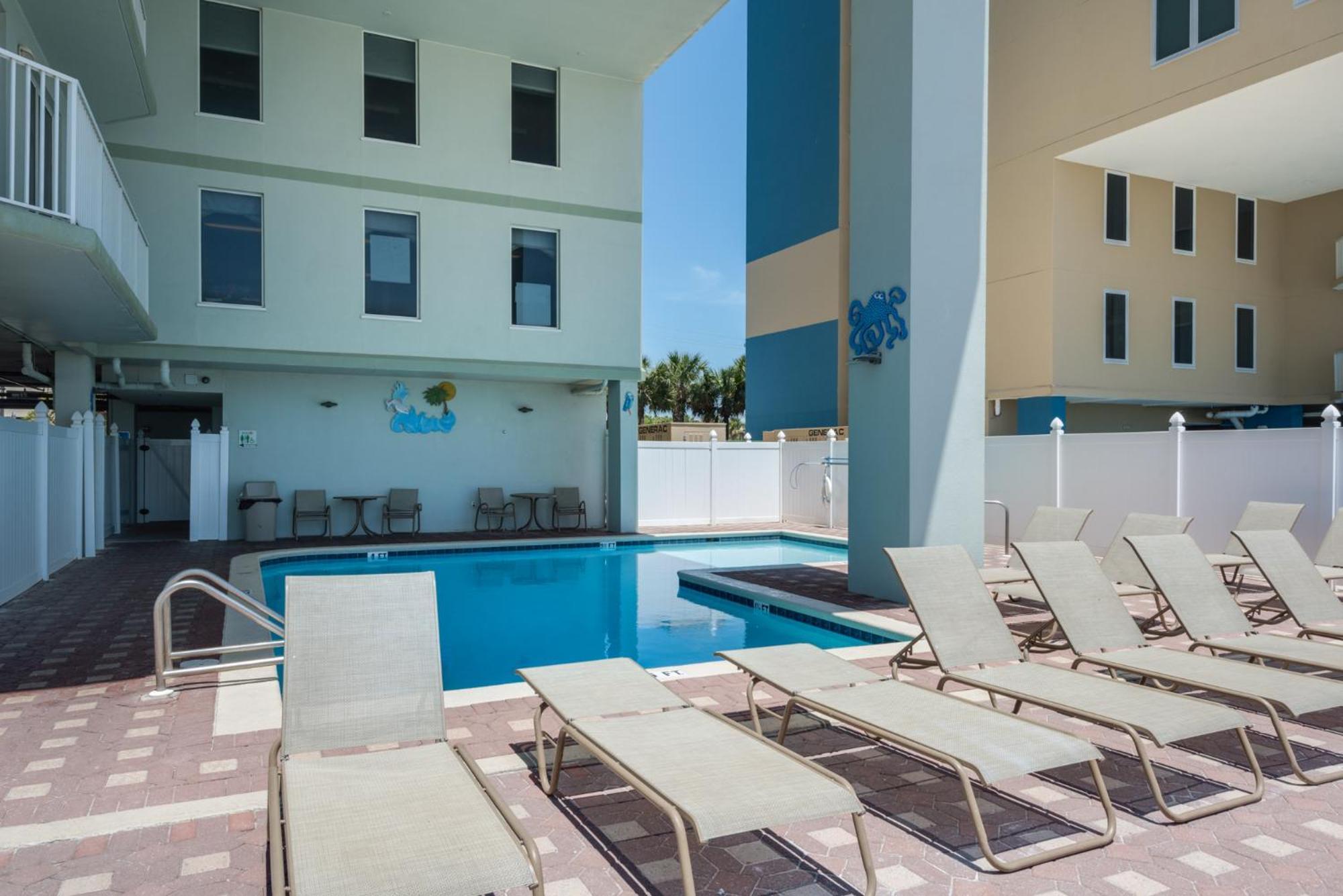 Gulf Front Master Suite! Directly On The Beach! 3 Bedroom / 2 Ba! Sleeps 8! Holiday home Panama City Beach