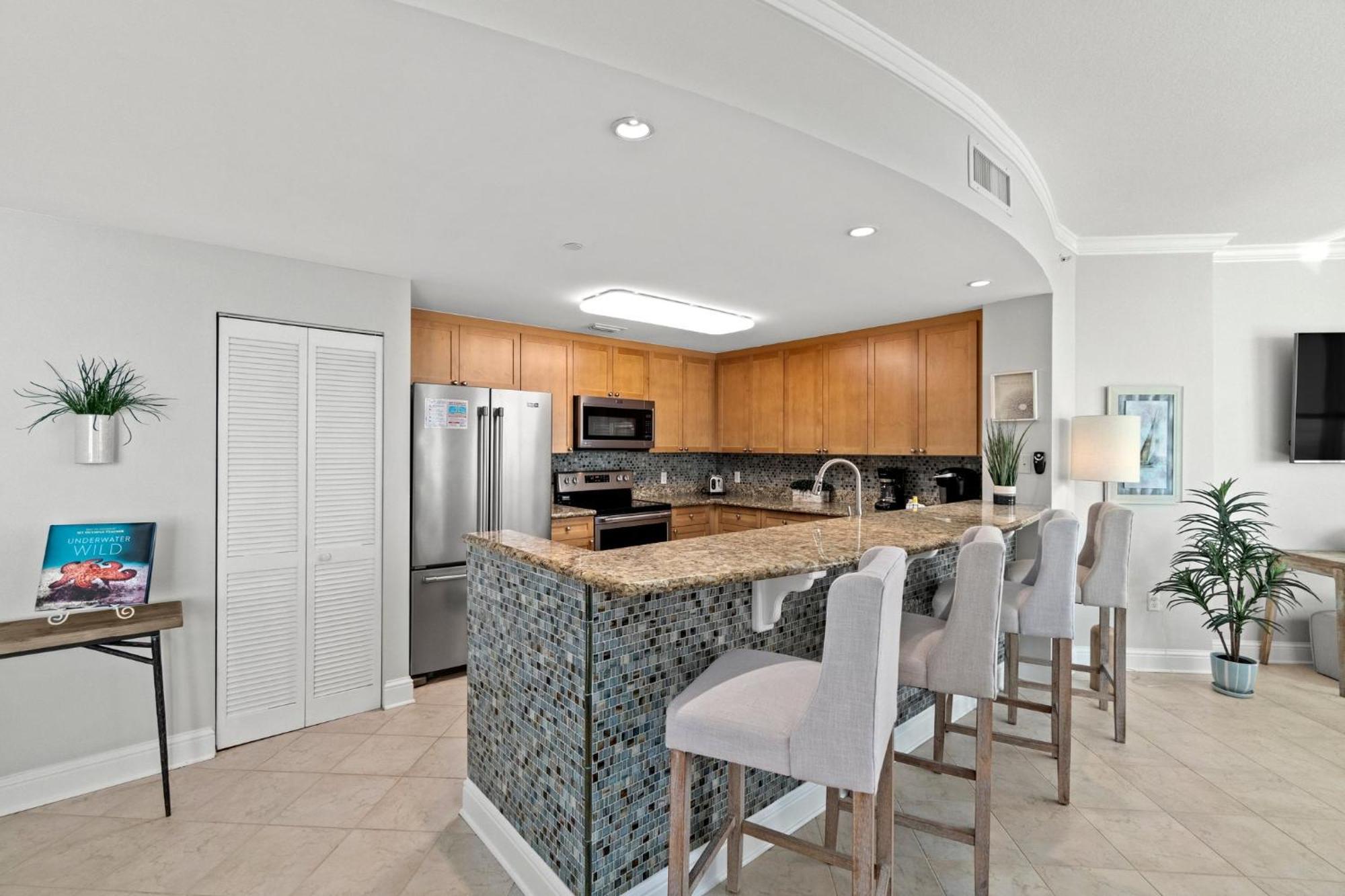 Luxury Beachfront W/ 2 Balconies! Sleeps 8! Walk To Pier Park! Panama City Beach